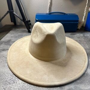 NWT Tear Drop Wide brim Fedora